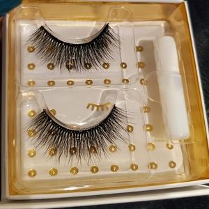 Harlow Lashes with Mini Glue